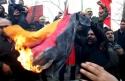 Erneut eine brennende deutsche Fahne